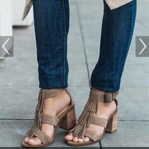 Sole Society Delilah Fringe Block Taupe Heeled Sandals 7.5